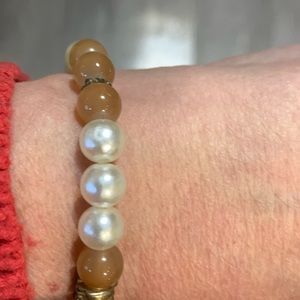 Beautiful bracelet, faux pearls, stretch